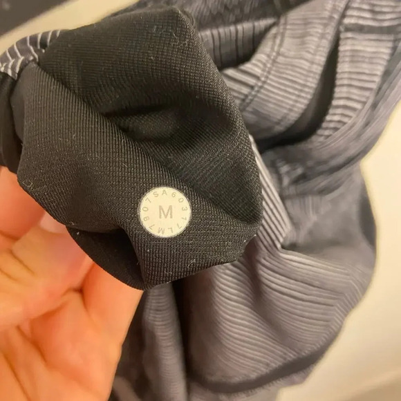 Lululemon Pace Breaker Short Etch Blue Size Medium - Picture 4 of 4